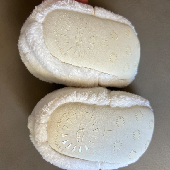 Ugg Bixbee Booties 2/3 NWOT - Picture 4 of 8